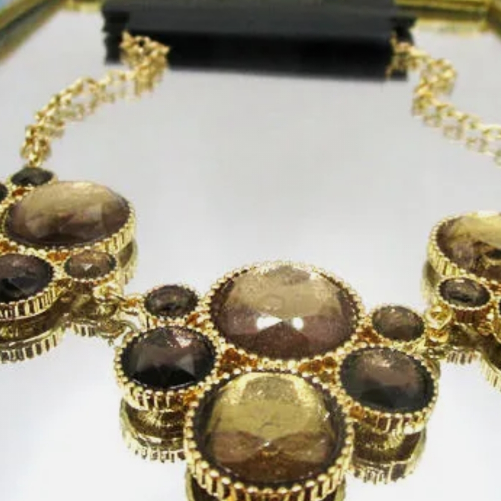 New goldtone brown resin necklace & bracelet